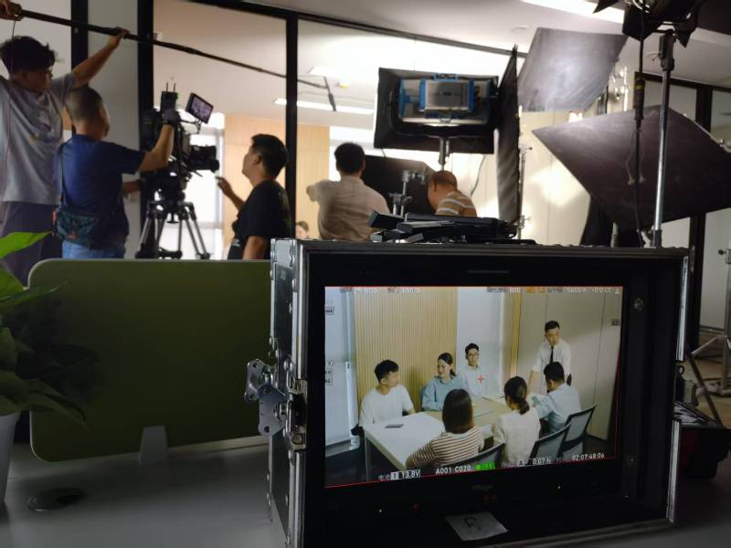 长清区TVC拍摄公司：科技产品视觉化大师，诠释未来感与功能美学