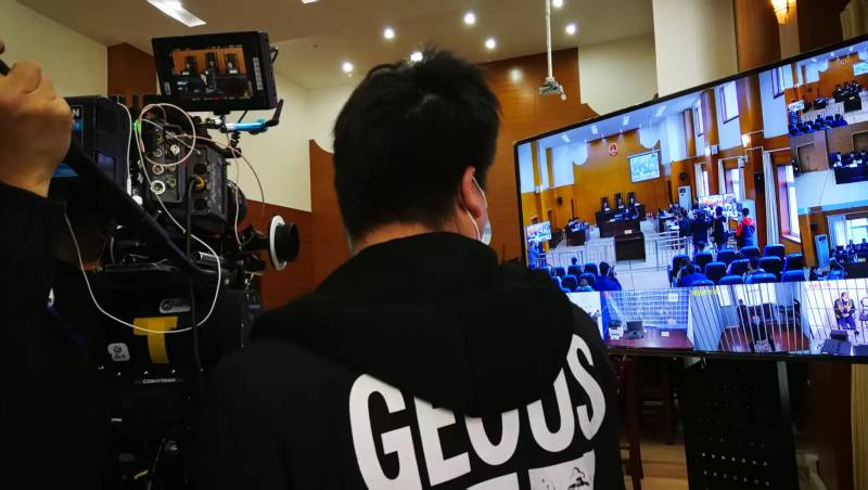 AI生成VS人工创意——长清区广告片拍摄公司的技术浪漫主义实践